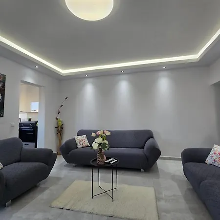 With Parking Space - 25063 דירה