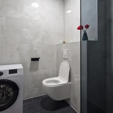 With Parking Space - 25063 מאקרסקה